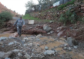 Uno de los caminos rurales afectados por la DANA en Almogía.