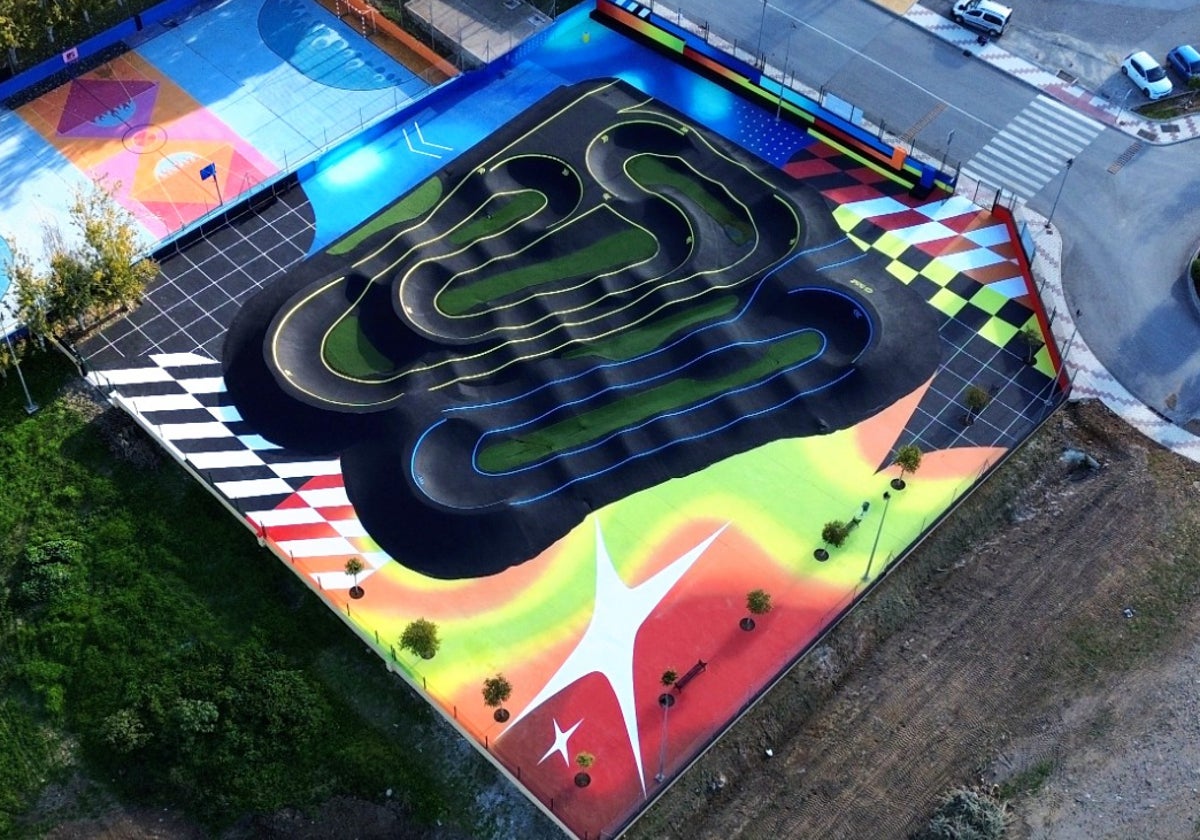 Imagen aérea de la renovada pista de 'punp-track' de Alhaurín de la Torre.