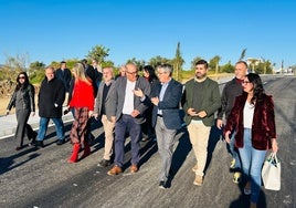 El presidente de la Diputación, Francisco Salado, y el alcalde veleño, Jesús Lupiáñez, este lunes en la inauguración del vial.