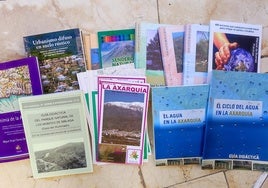 Imagen de uno de los lotes de libros donados por GENA-Ecologistas en Acción en la Axarquía.