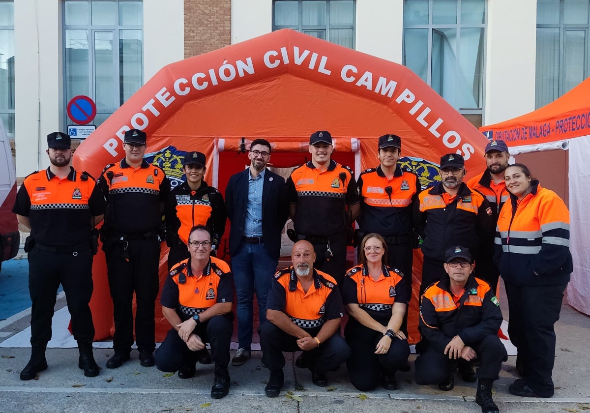 Varios miembros de Protección Civil de Campillos.