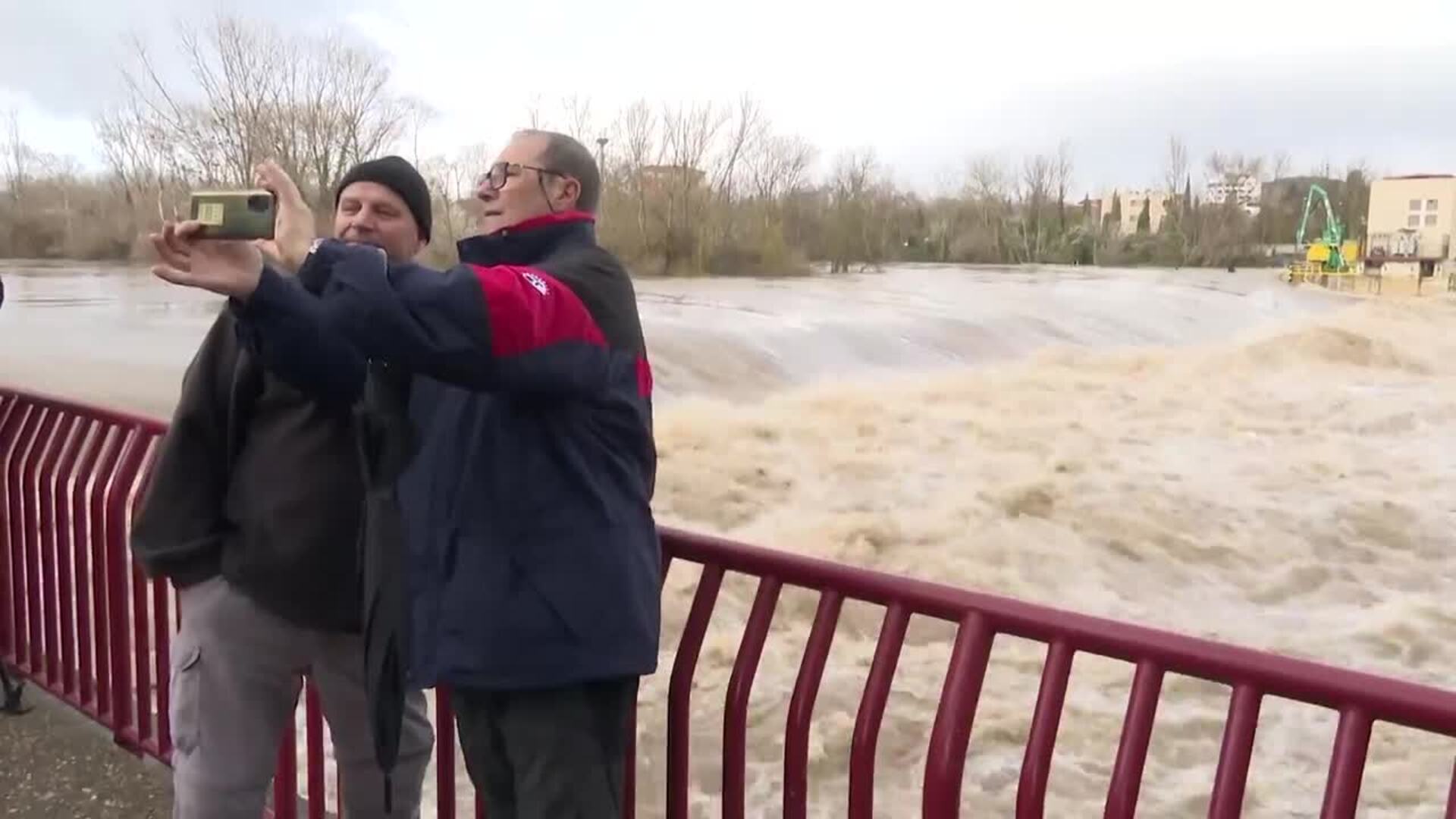 El Ebro supera los 4 metros a su paso por Logroño