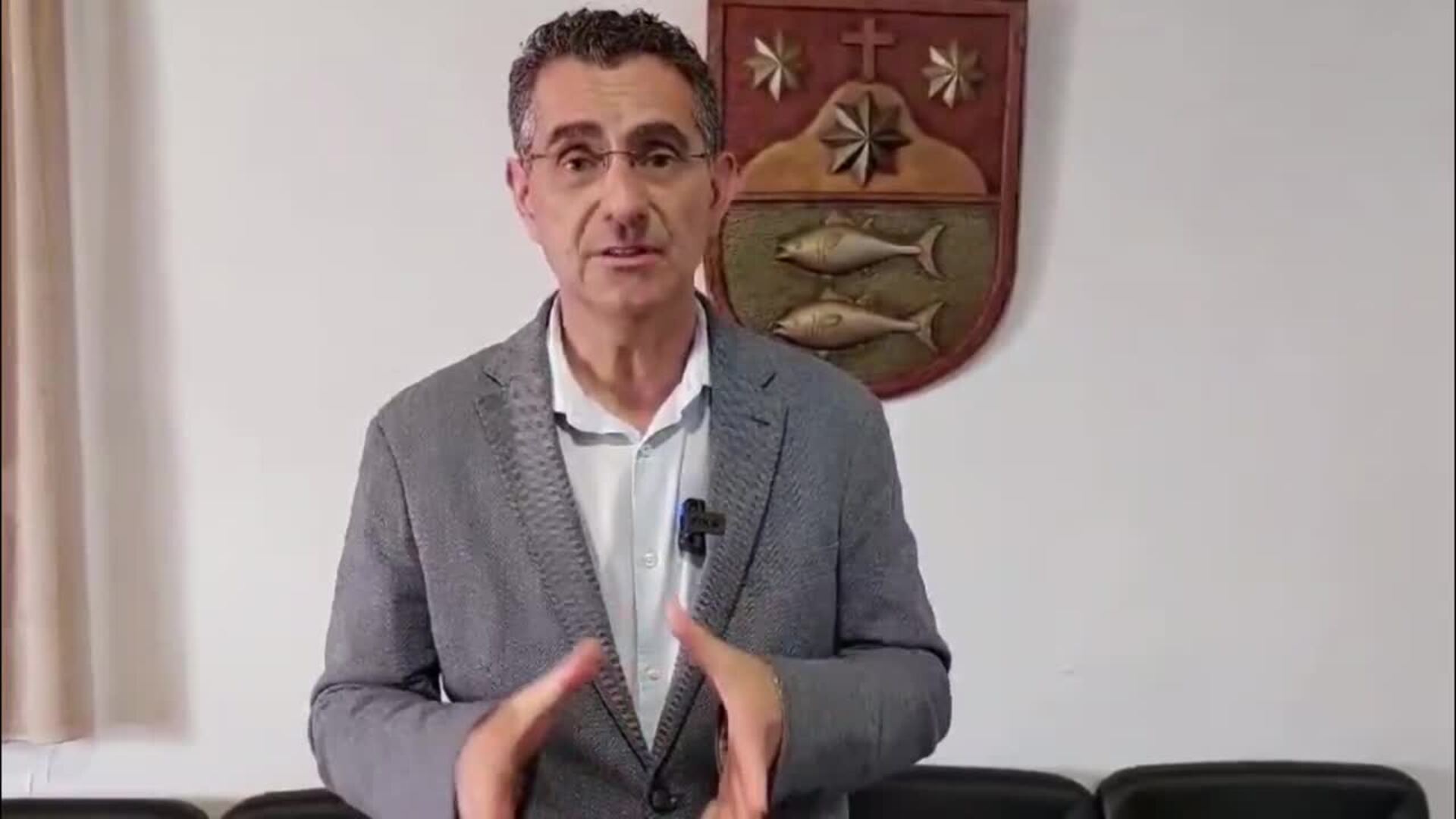 El alcalde de Barbate pide "respeto" y niega "un asalto" al cuartel de la Guardia Civil
