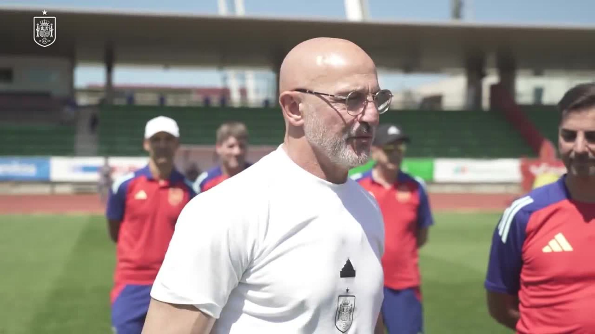 Luis de la Fuente visita el último entrenamiento de la Selección Olímpica