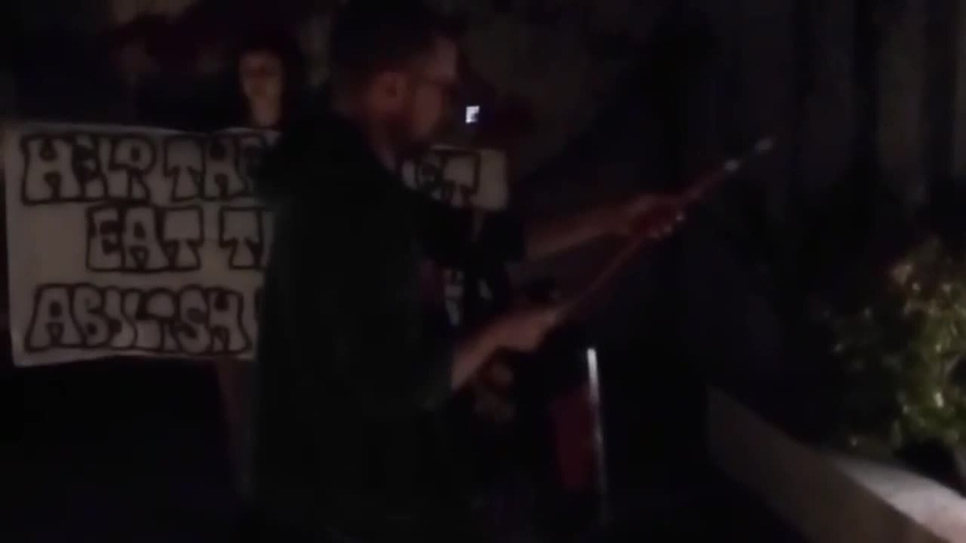 Activistas de Futuro Vegetal arrojan pintura a la mansión de Messi en Ibiza (Baleares)