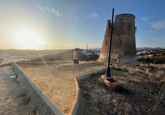 Imagen de la torre vigía de Lagos en Vélez-Málaga.