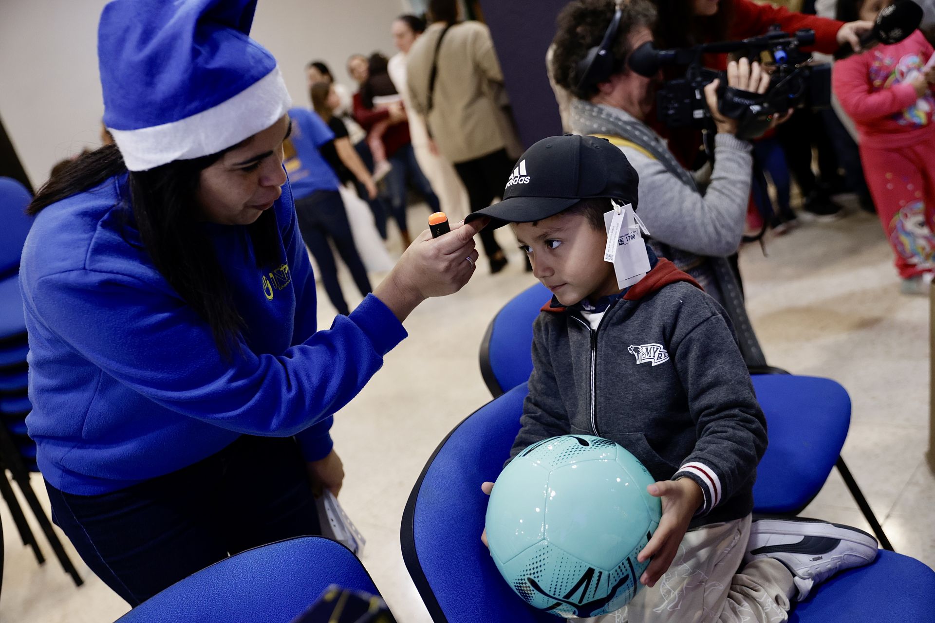 400 niños de más de 200 familias desfavorecidas de La Corta reciben el mejor regalo de Sus Majestades de Oriente