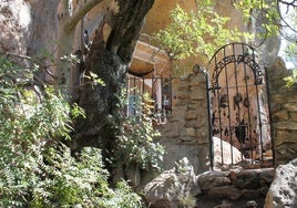 La ermita de la Virgencita está en un lugar recóndito, pero más accesible hoy gracias a dos senderos.