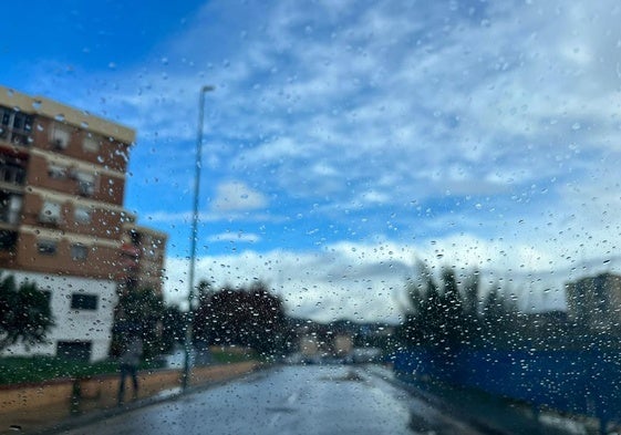 La lluvia ha pasado por agua la celebración del día de Reyes en Málaga capital.