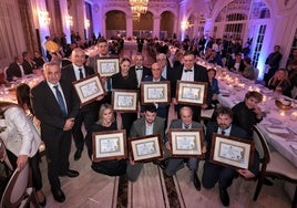 Foto de familia de los premiados por la Academia Gastronómica de Málaga.