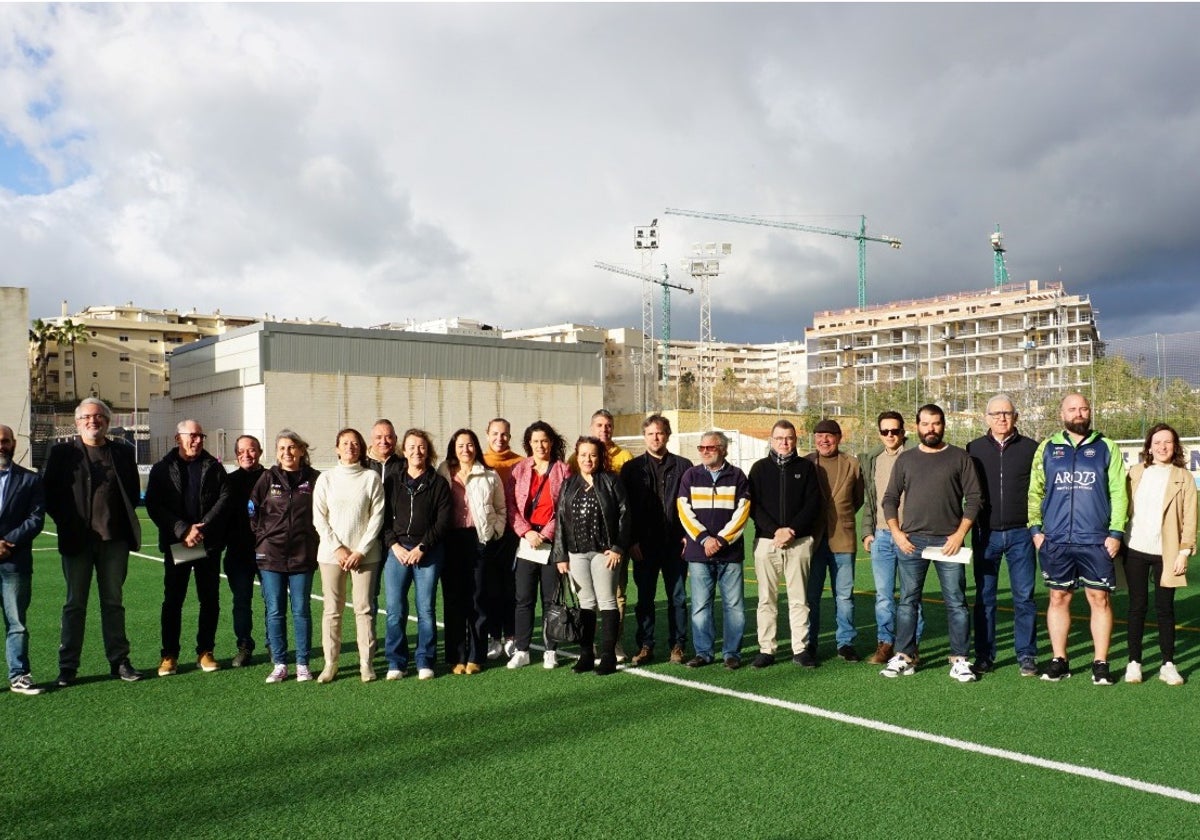 Foto de familia de los beneficiados por las subvenciones.