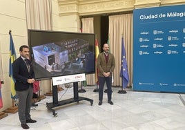 Florido y Gómez, tras presentar el nuevo expositor de Málaga en Fitur.