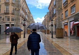 Lluvia en Málaga en la mañana de este viernes.