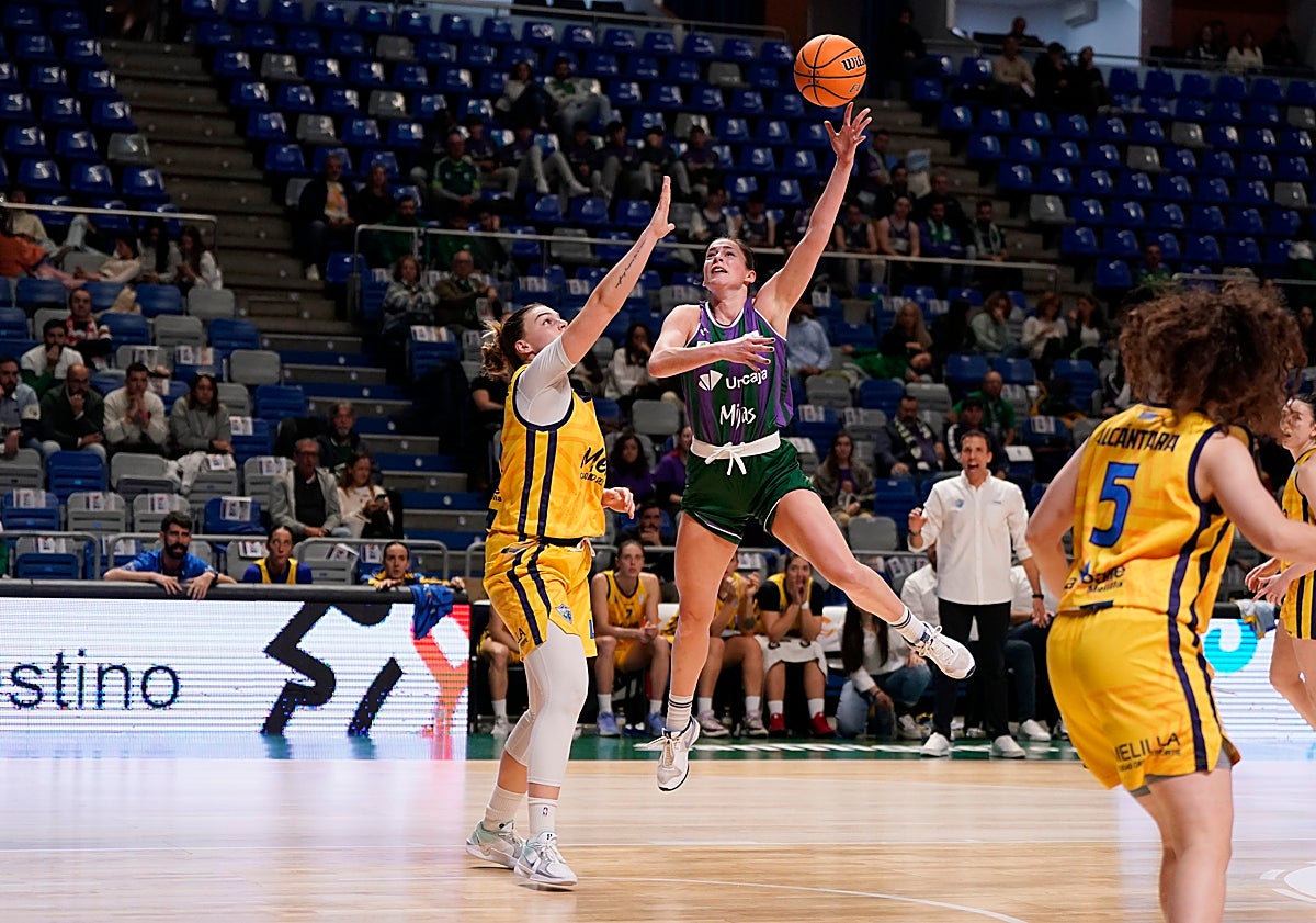 Imagen principal - El Unicaja Mijas deslumbra en el Carpena con un festival ofensivo
