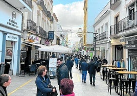 Imagen de la céntrica y muy comercial calle La Bola de Ronda, esta pasada Navidad.