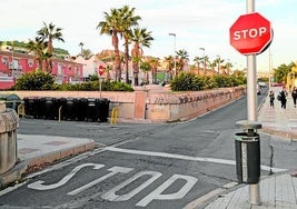 Vista del stop conflictivo en la calle Ortega de Prados.