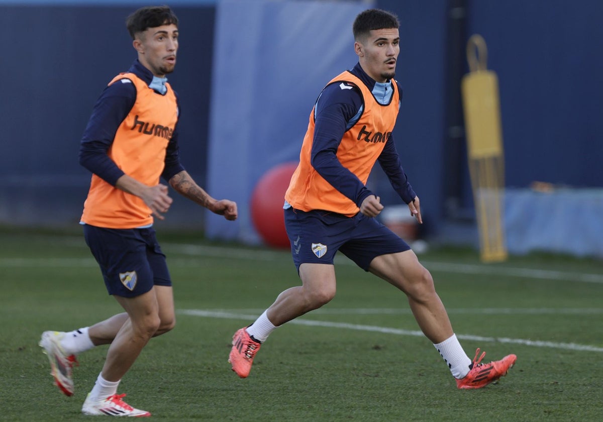 Chupete, junto a Larrubia en el entrenamiento de este miércoles en La Rosaleda.