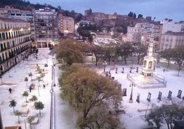 Así amaneció la plaza de la Merced el 23 de enero de 2020: cubierta por un manto blanco.