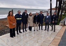 El consejero de Agricultura, Ramón Fernández-Pacheco, junto a otros representantes institucionales.