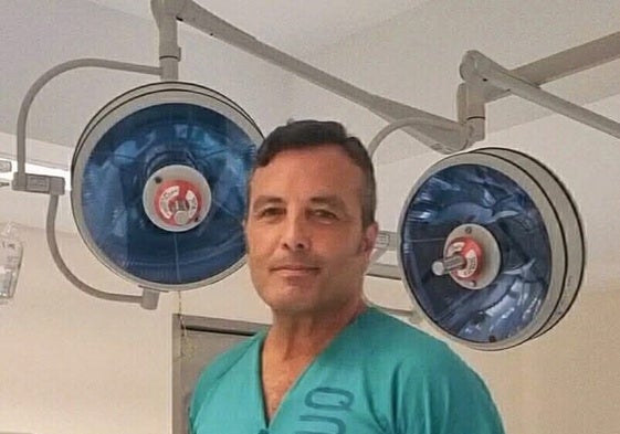 El jefe del Servicio de Cirugía General y Digestiva del Hospital de Antequera, Javier Pérez Lara