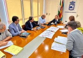 Encuentro entre la alcaldesa y los técnicos de la empresa adjudicataria.