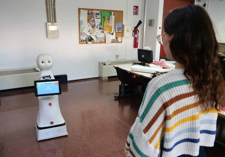 El robot del proyecto Campero en funcionamiento en el laboratorio de pruebas.