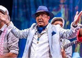 Pepe León, en una actuación de carnaval.