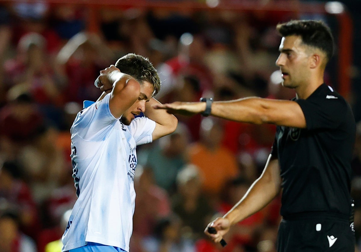 Eder Mallo (derecha), en el partido del ascenso en Tarragona.