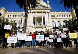 Concentración de propietarios afectados por el decreto antideshaucios del Gobierno.