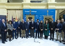 Presentación de los estandartes en el Consistorio.