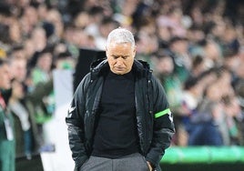 Sergio Pellicer, pensativo en el partido del sábado en Santander.