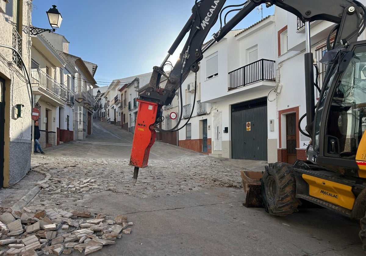 Inicio de las obras en la calle Carrasco de Teba.