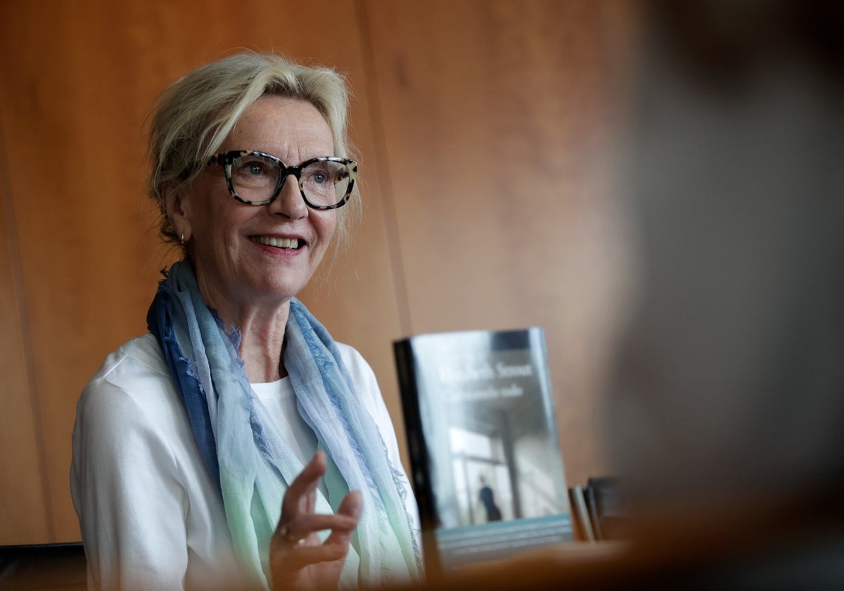 La escritora, Elizabeth Strout, durante la presentación de su nueva novela.