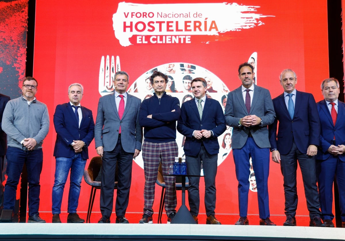 Foto de familia tras la clausura del Foro Nacional de Hostelería.