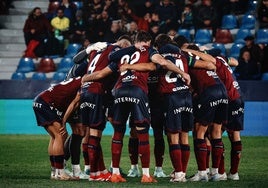 Los jugadores del Levante, en el partido frente al Ferrol del lunes.