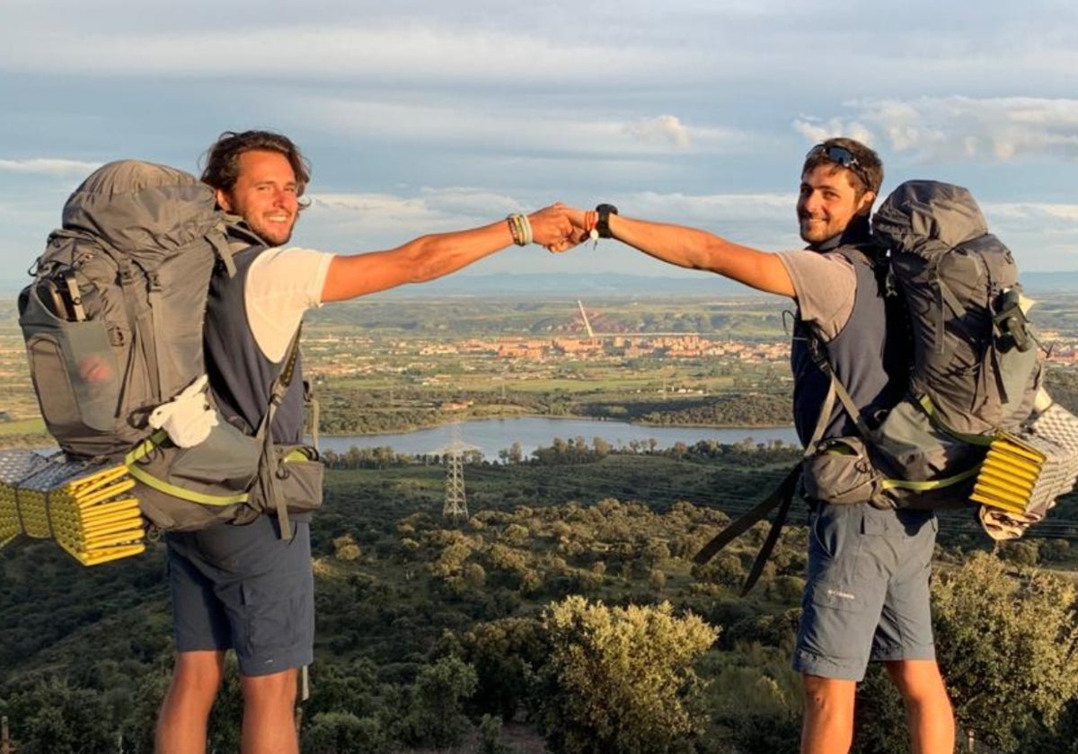 Adrián Ruiz y Andrea Martello son los dos jóvenes que emprenderán 'Un camino por descubrir'.