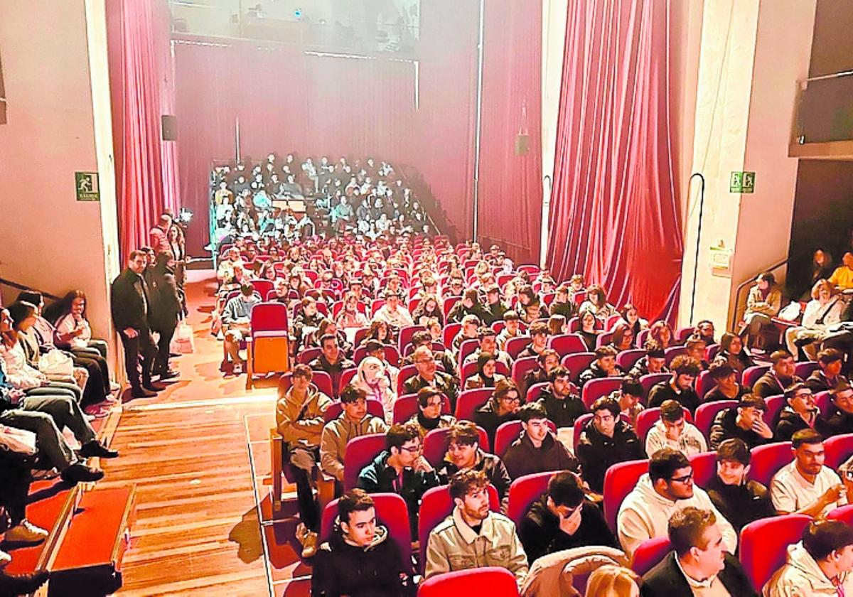 Alumnos de FP asistieron a las jornadas en Vélez.