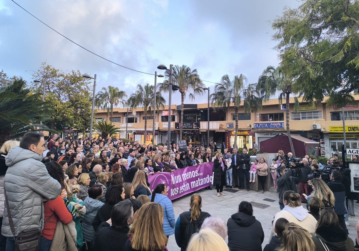 Concentración organizada por el Movimiento Democrático de Mujeres.