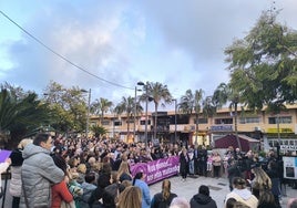 Concentración organizada por el Movimiento Democrático de Mujeres.