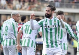 Isco celebra su gol contra el Huesca durante el partido de tercera ronda de la Copa del Rey en El Alcoraz.