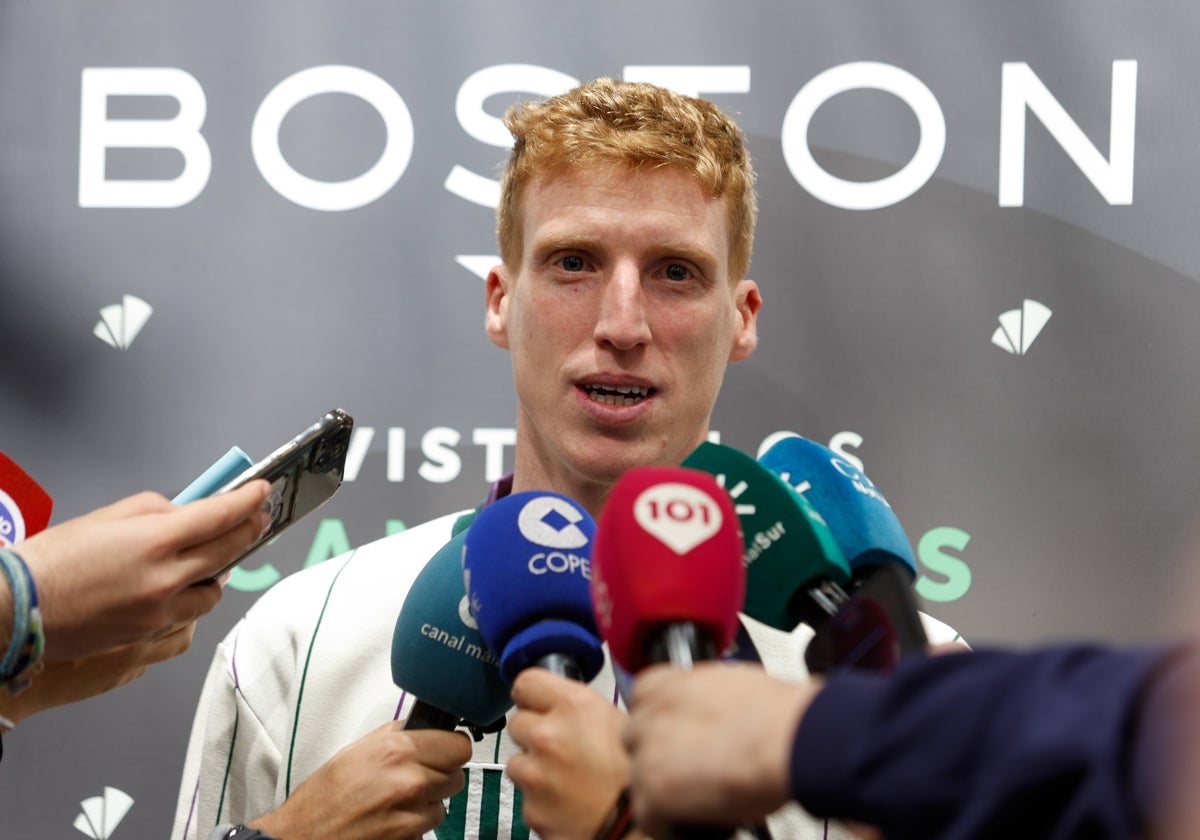 Alberto Díaz, atendiendo a los medios en el 'Media Day' del Unicaja previo a la Copa.