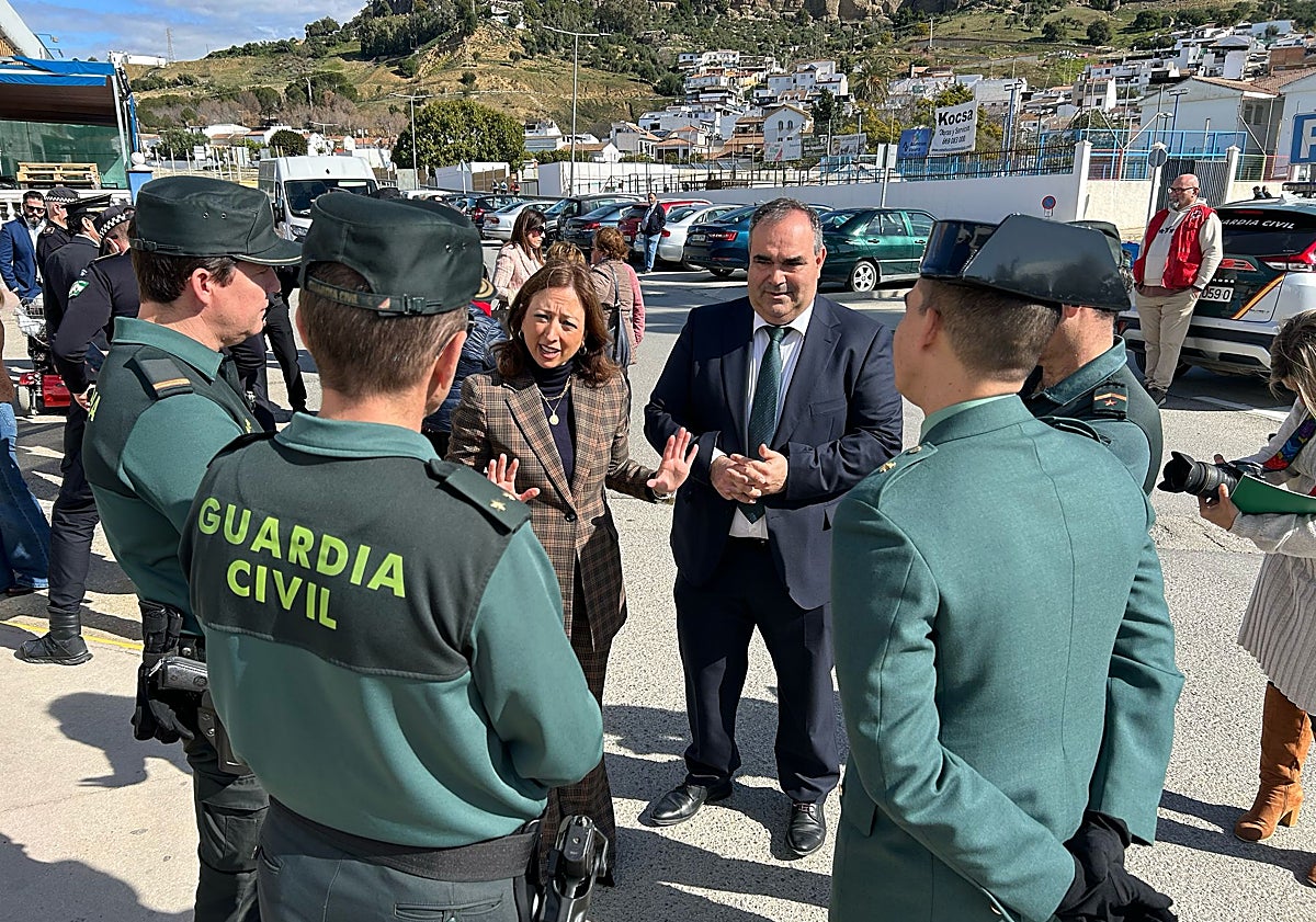 Imagen principal - La nueva Jefatura de la Policía Local de Pizarra abre sus puertas con una docena de agentes