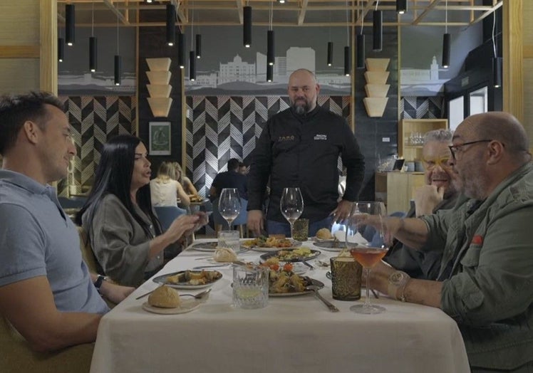 Juan Moya, Victoria Reyes, Pachu Barrera, Alberto Chicote y José Carlos Sabastro, en Taró.