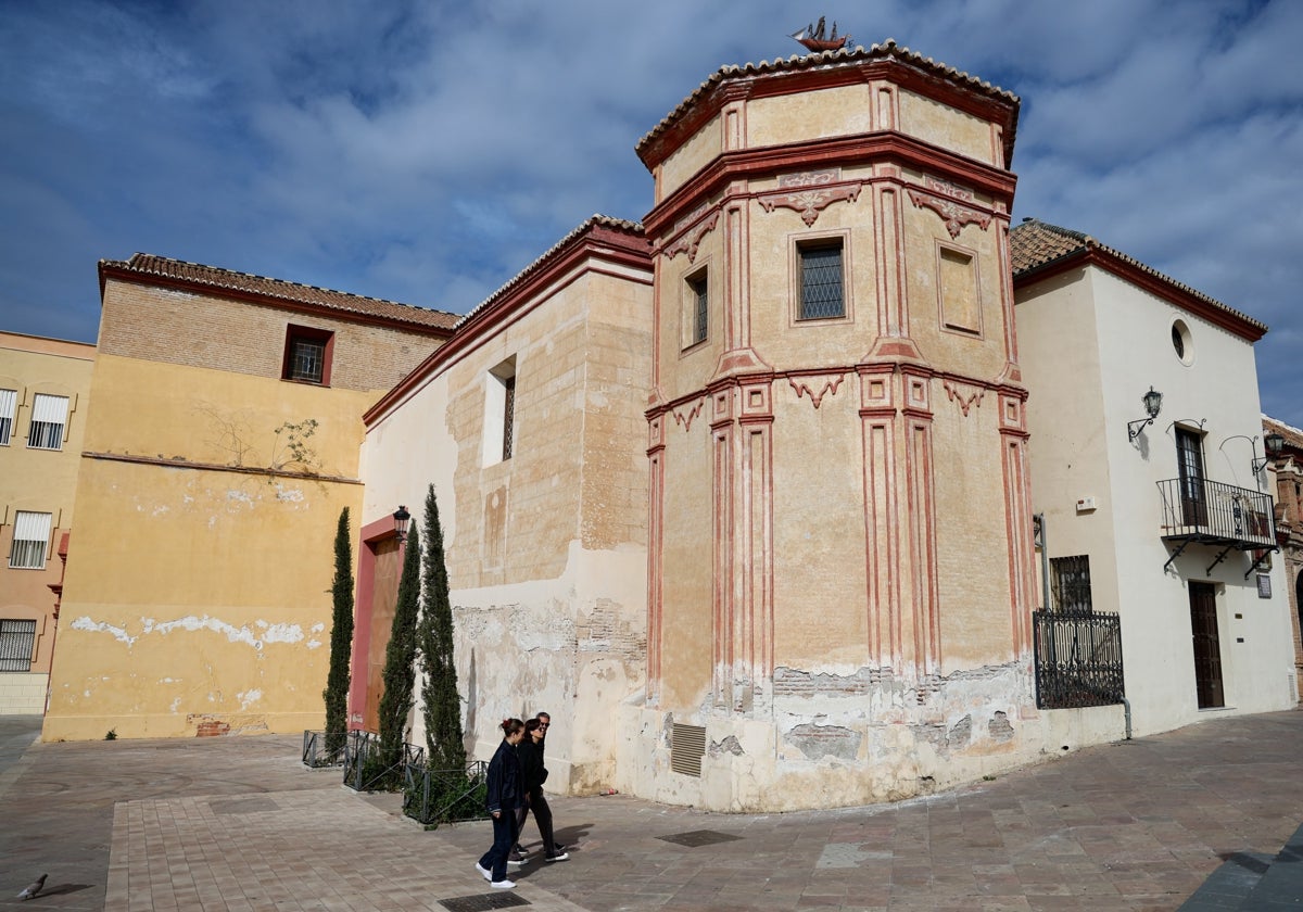 Aspecto del deterioro que presenta el exterior de la iglesia de Santo Domingo.