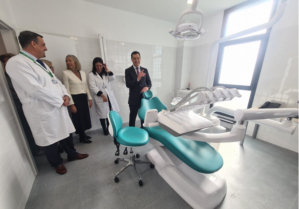 Imagen principal - Inauguración del nuevo centro de salud de Los Pacos en Fuengirola.