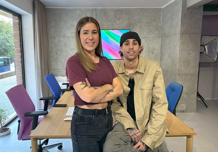 Rubén Cruz y Diana Núñez, fundadores de The Clueless Aigency y 'padres' de Aitana López.