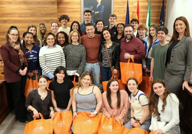 Participantes en el intercambio, en el salón de plenos.