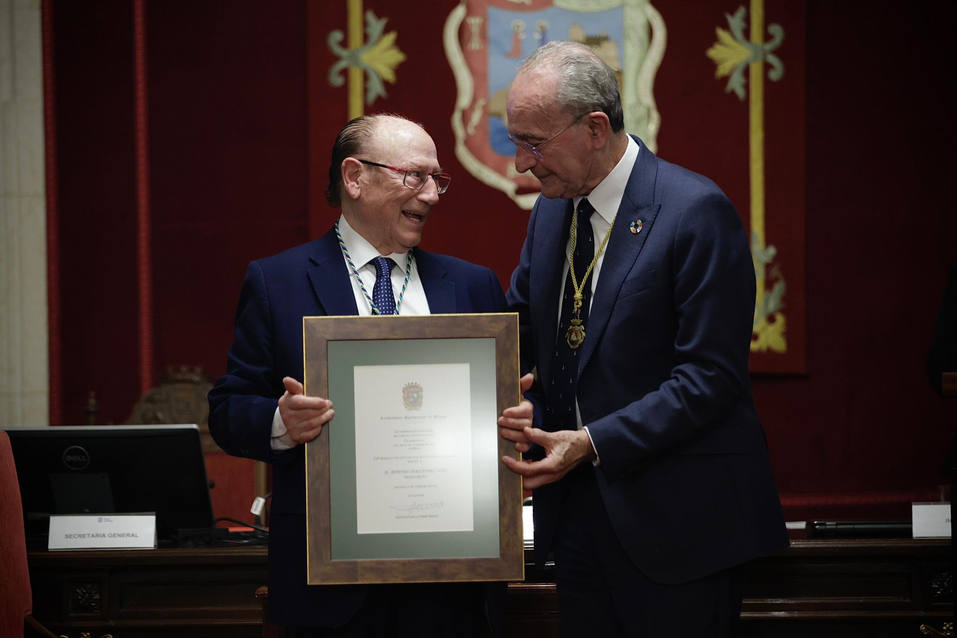 La Medalla de la Ciudad de Málaga a Fosforito, en imágenes