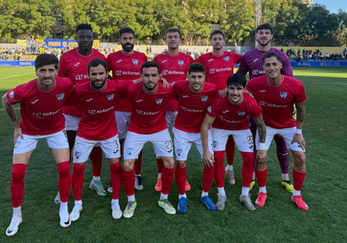 El once inicial del Estepona en Orihuela.