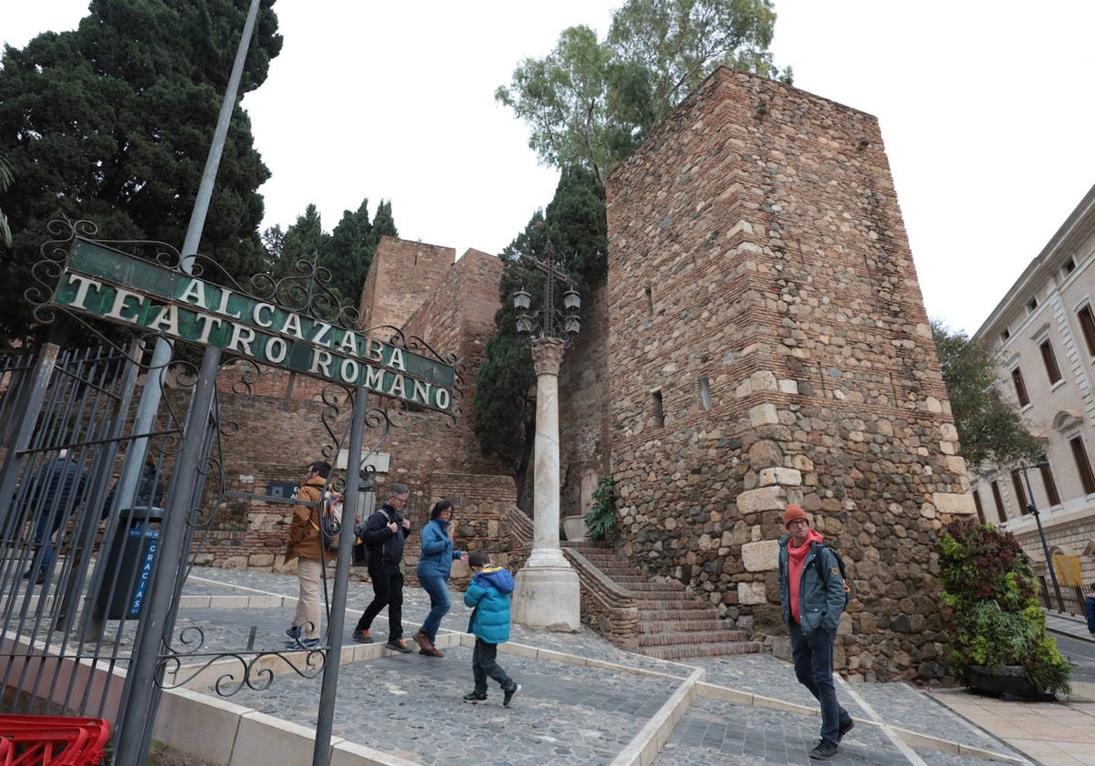 La asistencia a la Alcazaba con entradas vendidas por Internet va en aumento.